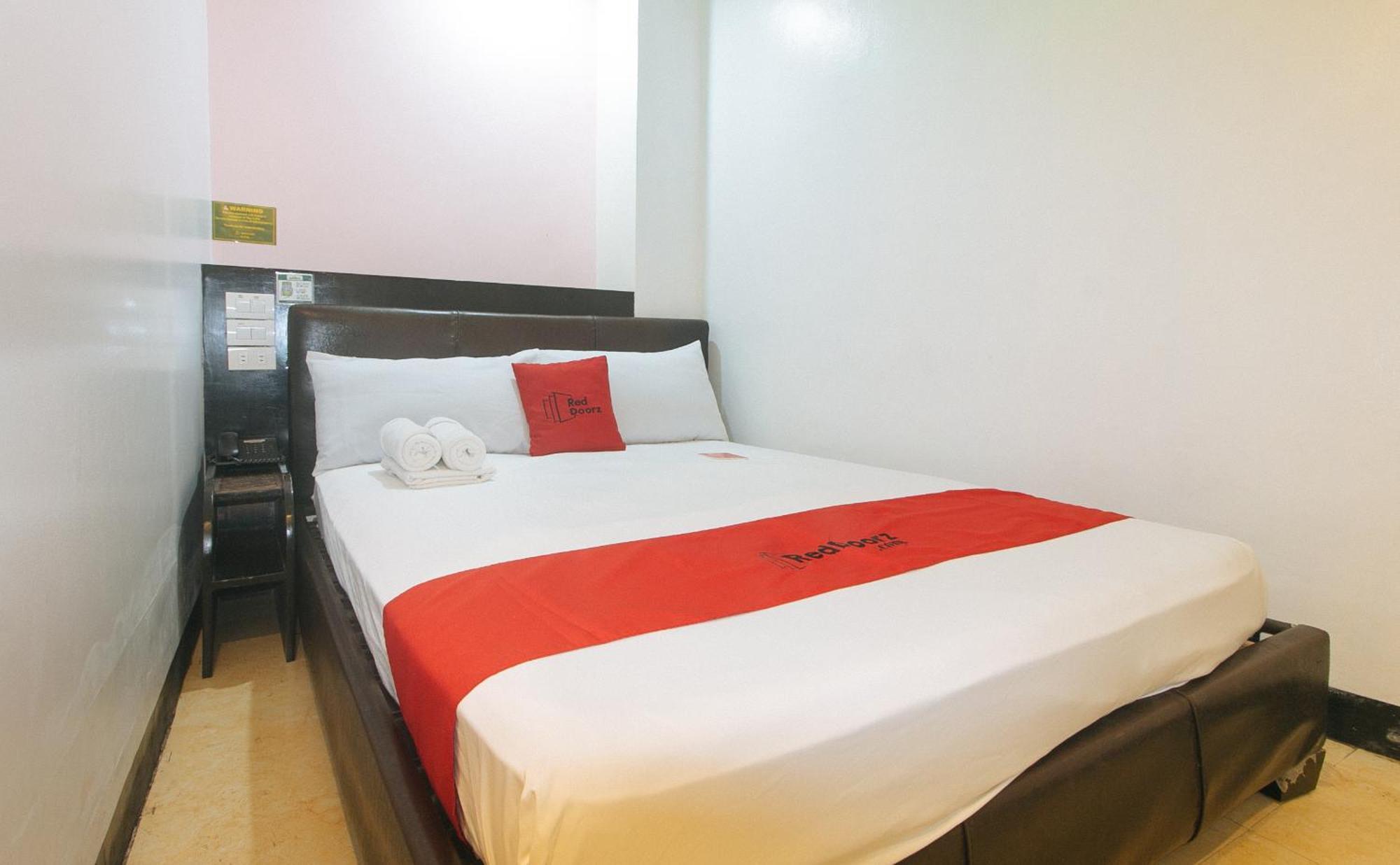Reddoorz At Ranchotel Alabang Muntinlupa City ภายนอก รูปภาพ